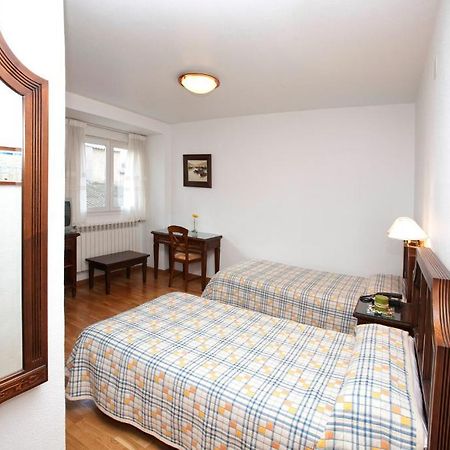 Hotel Avenida Йекла Екстериор снимка