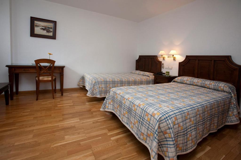 Hotel Avenida Йекла Екстериор снимка