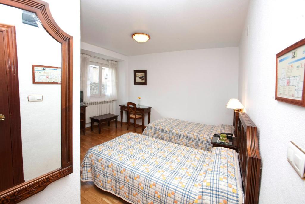 Hotel Avenida Йекла Екстериор снимка