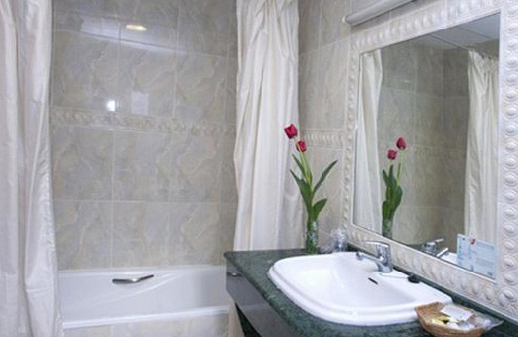 Hotel Avenida Йекла Стая снимка